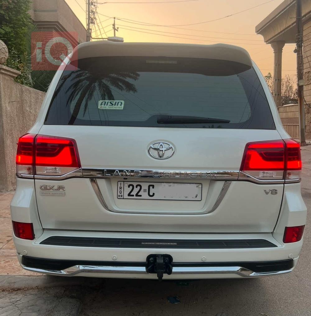 تۆیۆتا لاند کروزەر